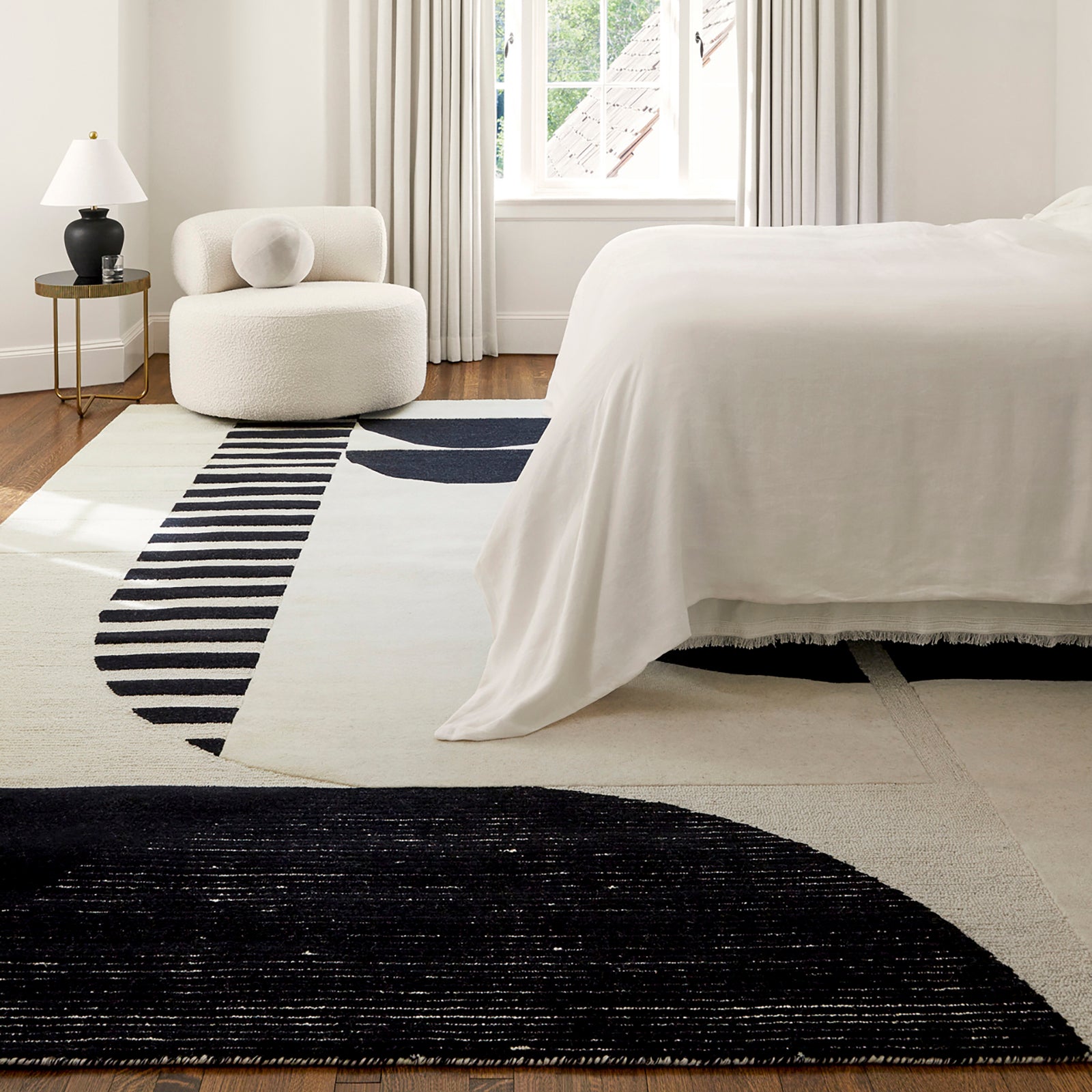 AANYA Hand-Tufted Modern Wool Black Area Rug