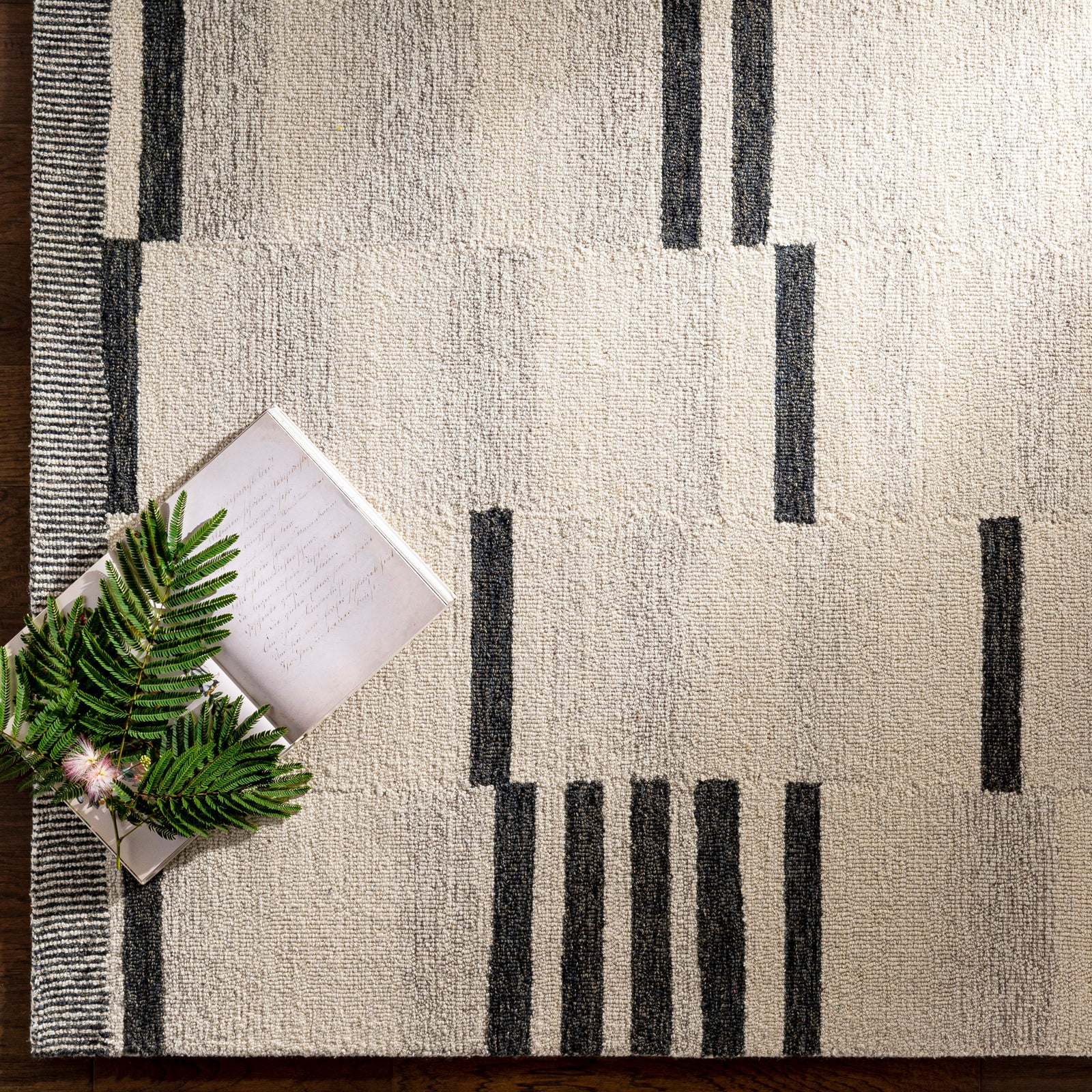 Hand-Tufted Global Wool Beige Rug